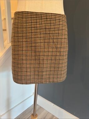 Brandy Melville. Plaid / Herringbone style skirt.School Girl Charm / Preppy Vibe